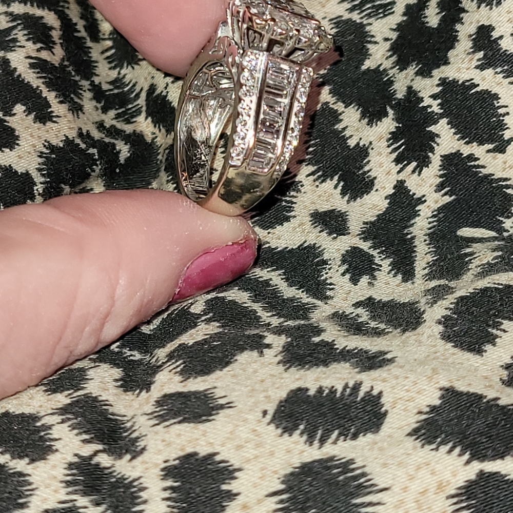 Engagement ring - Picture 5 of 8